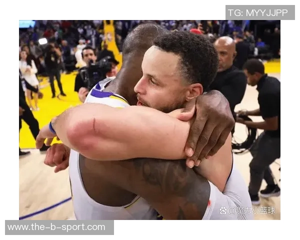 勒布朗带领湖人逆袭费城勇士终结连胜势头再创辉煌